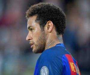 El delantero Neymar está nuevamente envuelto en la polémica por su traspado al Barcelona (Foto: Agencia AFP)