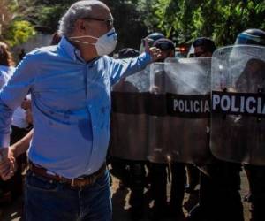 La organización hemisférica condenó la agresión contra Carlos Fernando Chamorro, director del portal Confidencial, y otros periodistas de ese medio y sus familiares, así como contra la presidenta del Centro Nicaragüense de Derechos Humanos. Foto: AFP.