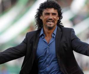 Leonel Álverez, colombiano que sonó para Honduras, ahora dirigirá a Libertad de Paraguay.