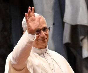 Papa León XIV será hospitalizado este martes para extirparle un nódulo pulmonar.