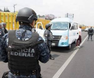 Soldados mexicanos se sumaron al operativo para reforzar la vigilancia en las salidas de la ciudad, la segunda más importante de México. Foto de referencia.