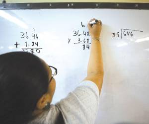 Los estudiantes muestran severos problemas en el área de Matemáticas, especialmente en temas como numeración, adición, sustracción, multiplicación, división, operaciones combinadas, geometría, álgebra, entre otras.