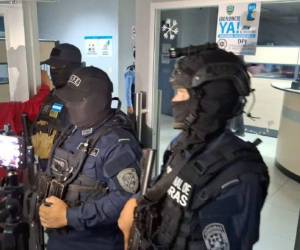 La Policía Nacional (PN) capturó a dos hombres sospechosos de haberle arrebatado la vida a Carlos Caleb Hernández, un menor de apenas 5 años, que recibió una bala durante un tiroteo en el departamento de Santa Bárbara.