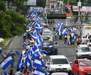 Muchos de los manifestantes son trabajadores de las empresas situadas a lo largo de la carretera.