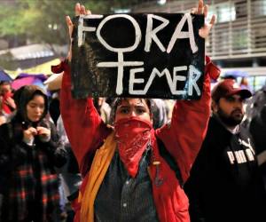 Simpatizantes del Partido de los Trabajadores, a fin a los expresidentes Lula da Silva y Dilma Rousseff exigen la salida de Michel Temer en una marcha en Sãa Paulo. Foto: Agencia AP / El Heraldo.