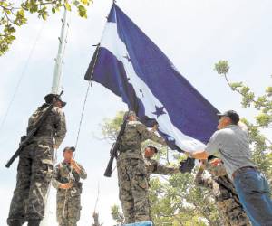 Barcelona's Argentinian forward Lionel Messi celebrates after scoring during the Spanish league football match Valencia CF vs FC Barcelona at the Mestalla stadium in Valencia on September 1, 2013. AFP PHOTO/ LLUIS GENE