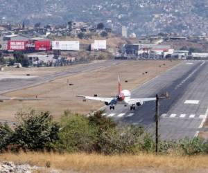 Los vuelos que tenían como destino el aeropuerto capitalino deben regresar a su lugar de salida.