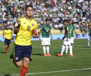 El jugador del Real Madrid, James Rodríguez, marcó el primero para Colombia.