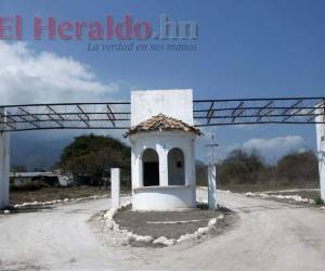 Así luce la entrada principal del aeropuerto de Celaque hasta donde apenas un vuelo comercial al mes aterriza.