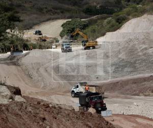 Trabajadores de las constructoras avanzan en los tramos liberados, mientras terrenos privados siguen pendientes de indemnización.