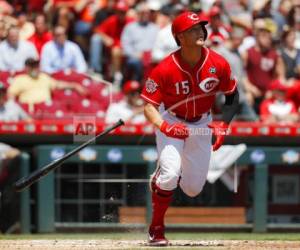 Nick Senzel de los Rojos de Cincinnati pega un jonrón ante el abridor de los Gigantes de San Francisco Drew Pomeranz en la segunda entrada del juego de Grandes Ligas. Foto:AP