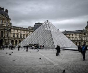 Las autoridades francesas cerraron el museo el domingo debido a temores por el coronavirus. Foto: AP.
