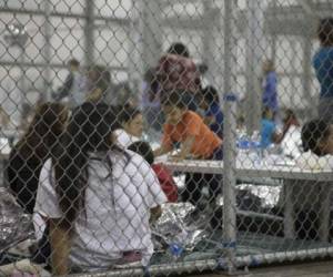 En numerosas ocasiones se han reportado denuncian de irrespeto a los derechos humanos de los niños que permanecen en centros de detención en Estados Unidos. Foto: AFP
