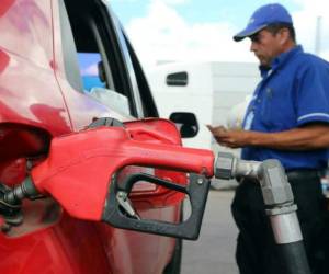 El huracán Harvey es el responsable del aumento que registran los combustibles en el país. Foto EL HERALDO