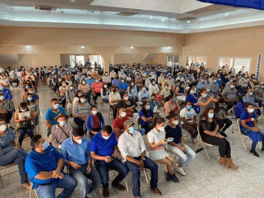 La presidenta del CNE, Ana Paola Hall, asumió el compromiso de regular las concentraciones.