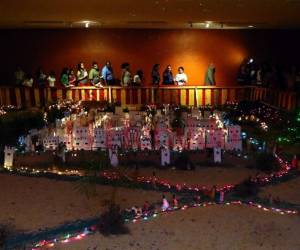 El belén realizado en la colonia Maradiaga posee toda la historia bíblica de la salvación de Jesucristo que se ha encarnado en medio de la comunidad cristiana. El pesebre estará disponible hasta el 12 de enero de 2019. Foto: Alex Pérez/EL HERALDO
