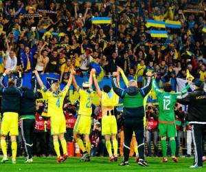Los jugadores celebran la clasificación a la Euro.