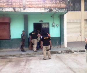 Los tres presuntos responsables del crimen de Lesbia Urquía fueron capturados en el barrio San Miguel de la ciudad de Marcala, La Paz, donde ocurrió el hecho.