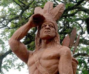 Escultura del indio Lempira, héroe de la resistencia indígena durante la conquista española, localizada en Gracias, Lempira, occidente de Honduras. Foto: EL HERALDO.