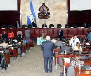 Los diputados tardaron casi cinco horas en votar por magistrados de la Corte Suprema de Justicia, bajo un ambiente inédito.