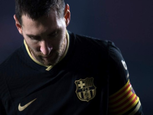 La hipótesis de Messi jugando con la remera parisina no es reciente. Las señales se han multiplicado estos últimos meses.