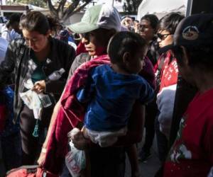 Los menores son separados de sus padres al cruzar la frontera de Estados Unidos. Foto: Agencia AFP
