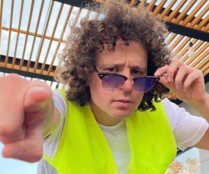 El famoso mexicano recomendó a sus seguidores no confiar en las aerolíneas.