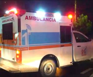 El herido fue trasladado de urgencia al Hospital Escuela (HE), donde, de acuerdo con información preliminar, se debate entre la vida y la muerte.