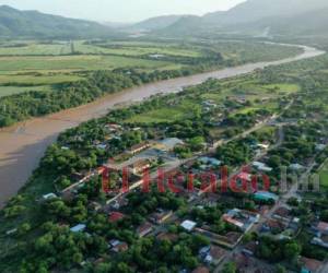 Varios ríos del suoriente de Honduras se desbordaron dejando comunidades incomunicadas, En El Paraíso y Choluteca hay casas dañadas, personas afectadas y tramos carreteros cubiertos por agua.