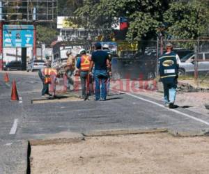 Las obras de recuperación en el bulevar Fuerzas Armadas se realizan en los tramos que están más deteriorados del carril derecho, a la altura de la Teletón. Foto: Archivo EL HERALDO