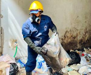 Empiezan labores de limpieza luego de denuncias de acumulación de basura dentro del Hospital Escuela