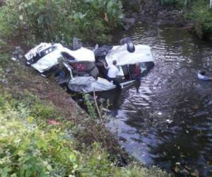 'Es un accidente muy aparatoso', donde producto del impacto 'todo el bus en la parte interior se comprime hacia la parte donde estaba el conductor y muchas personas quedaron atrapadas', dijeron autoridades (Foto: Los Andes/ El Heraldo Honduras/ Noticias de Honduras)