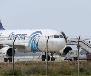 Hasta ahora, el análisis de los restos encontrados indica que no pertenecen a un avión. Foto: AP