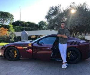 Cristiano Ronaldo presume su nuevo carro en Instagram... Nada menos que un Ferrari edición limitada. (@Cristiano en Instagram)