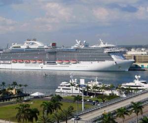 El domingo, una ucraniana de 39 años saltó por la borda del 'Regal Princess', frente al puerto de Rotterdam en Holanda, y no sobrevivió el impacto.