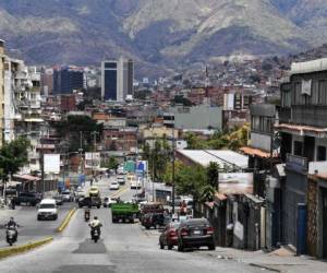 Una vista del barrio de Petare en Caracas, donde la gente intenta volver a la vida normal después de los graves cortes de electricidad que afectaron al país el 13 de marzo de 2019. El apagón ha dejado a millones de personas sin agua corriente. Foto AFP