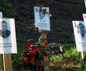 Homenaje realizado en honor a los doctores fallecidos durante la pandemia del covid-19 en Honduras. Foto: Alex Pérez / EL HERALDO.