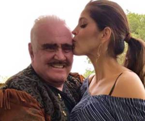 Ana Bárbara compartió que extraña a Vicente, con quien compartió escenario en varias ocasiones.