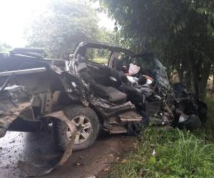 El automotor quedó totalmente destruido.