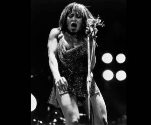 Cualquier podría decir que una mujer con el éxito de Tina Turner tuvo una vida fácil... Pero no fue así. La leyenda del rock que murió hoy a los 83 años, no atravesó siempre caminos llenos de flores.