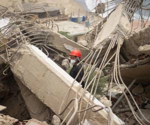 Los trabajos de rescatistas nacionales y extranjeros continuaron, principalmente, entre las ruinas de edificaciones del estado costero de La Guaira.