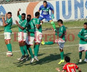 El partido se tornó de ida y vuelta con un Vida que no se achicó en el Yankel y que le jugó de tú a tú al Marathón. Foto: EL HERALDO