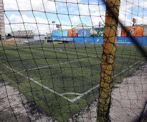 En el caso de las canchas, si son de uso de un proyecto habitacional son permitidas, si son para cobrar y lucrarse no son permitidas en las zonas R1 y R2, porque salen de la categoría social deportiva.