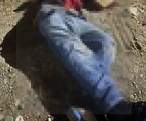 El cadáver fue levantado de la escena del crimen por sus familiares.