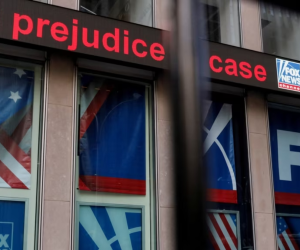 La demanda además explica que Epps sí asistió a las protestas del 6 de enero pero no entró al Capitolio.