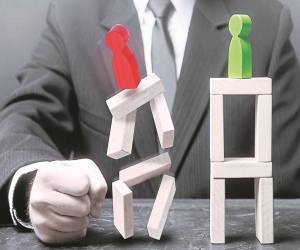 Chorro de pillos sale ahora como redentor del país. Son usurpadores, camaleones y solapados que meten sus narices hasta en lo autónomo.