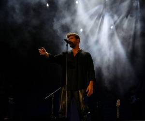 “Espero que durante estas dos horas paremos el tiempo y disfrutemos todos juntos”, dijo el artista al iniciar su concierto.