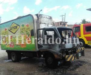 El camión fue quemado en la colonia La Torocagua de Comayagüela.