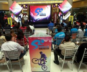 Momento en el que fue lanzado la VII Vuelta Ciclística de El Heraldo. Foto: Johny Magallanes