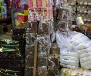 Según Defco, unos 50 productos aumentaron, incluyendo saborina, achiote y rapadura, que alcanzó hasta 70 lempiras por unidad.